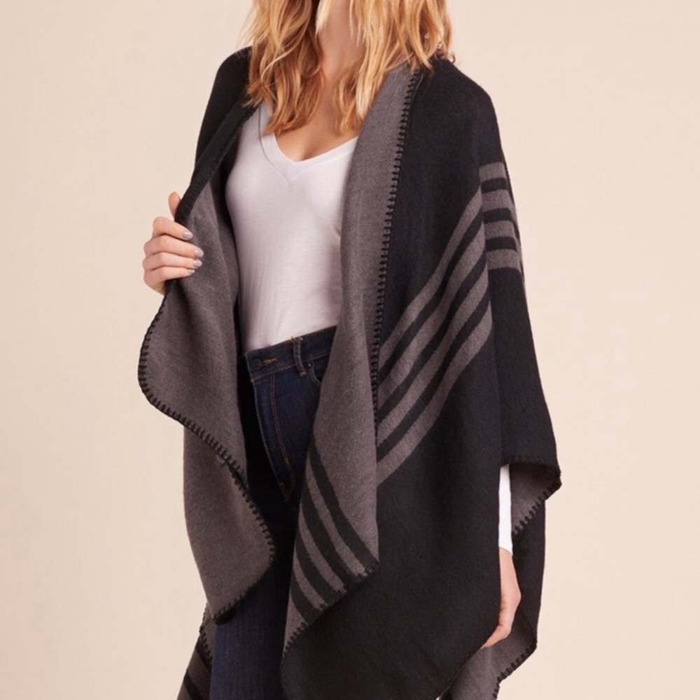 WILL ONLY SHIP W BUNDLE Bb Dakota reversible cape / poncho